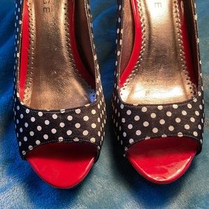 Rampage Black & White high heels Size 9 1/2